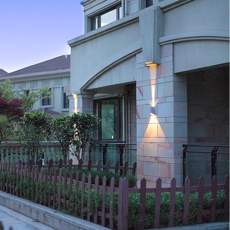 Đèn LED 12W Ngoài Trời & Trong - đánh giá và giá Outdoor Lighting With Outlet